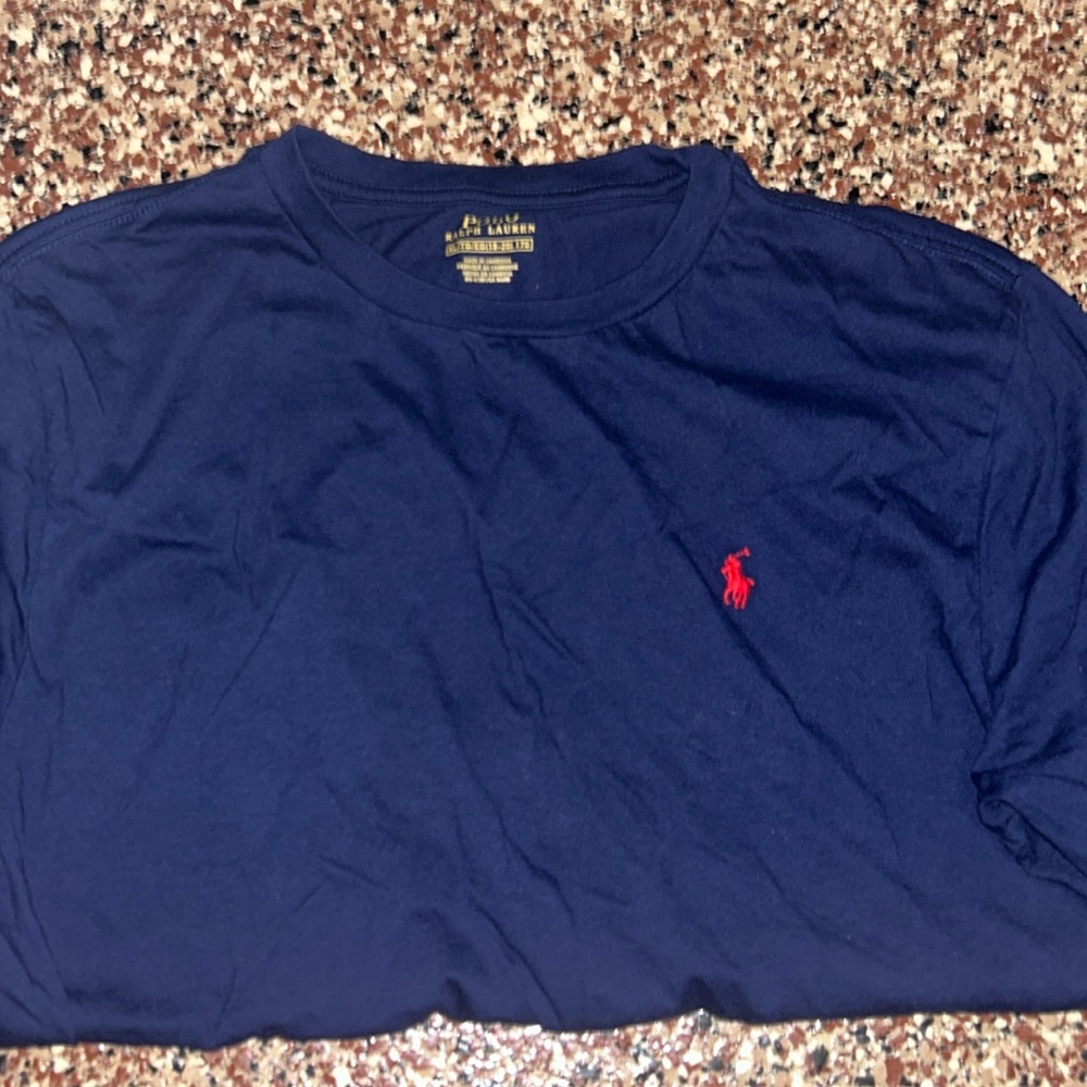 Polo long sleeve tshirt. Size XL kids